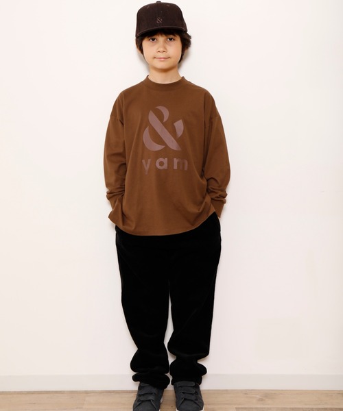 ＆yam（アンドヤム）の「BIG ロゴロンT（Tシャツ/カットソー・キッズ・ブルー/ピンク/オフホワイト/ブラウン/ベージュ/チャコールグレー・150/160/100/110/120/130/140）」の16枚目の写真