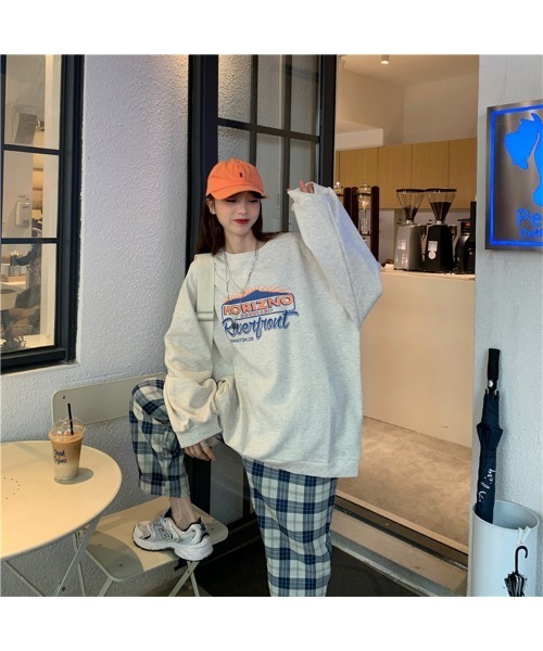 DEVICE(デバイス)の「カレッジロゴ オーバーサイズ スウェット トレーナー(スウェット・メンズ・グレー/ブルー・FREE)」の5枚目の写真