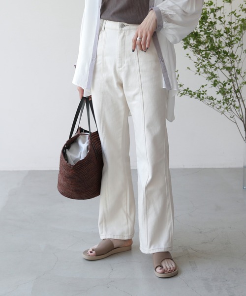 frames RAY CASSIN(フレームスレイカズン)の「【WEB限定】センターステッチフレアーパンツ(デニムパンツ・レディース・インディゴブルー/オフホワイト・FREE)」の2枚目の写真