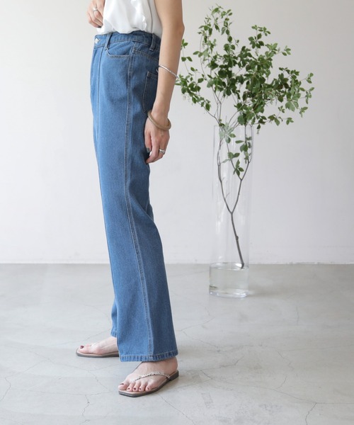 frames RAY CASSIN(フレームスレイカズン)の「【WEB限定】センターステッチフレアーパンツ(デニムパンツ・レディース・インディゴブルー/オフホワイト・FREE)」の21枚目の写真