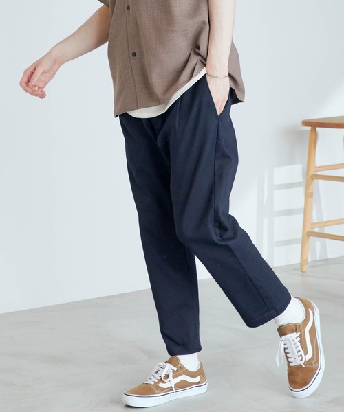 MONO-MART(モノマート)の「カツラギストレッチ ルーズアンクルテーパードタックチノパンツ(チノパンツ・メンズ・ダークブラウン/ブラウン系その他/ベージュ/ネイビー/チャコール/ブルー系その他/ブラック・L/M/S)」の2枚目の写真