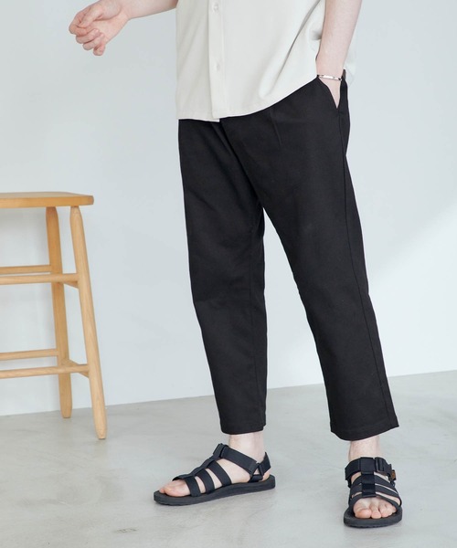 MONO-MART(モノマート)の「カツラギストレッチ ルーズアンクルテーパードタックチノパンツ(チノパンツ・メンズ・ダークブラウン/ブラウン系その他/ベージュ/ネイビー/チャコール/ブルー系その他/ブラック・L/M/S)」の3枚目の写真