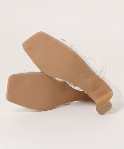 KOBE LETTUCE（コウベレタス）の「スクエアトゥナローストラップミュールサンダル（サンダル・レディース・ブラック/アイボリー/ミント/ラベンダー/グレイッシュベージュ・LL/S/M/L）」の7枚目の写真