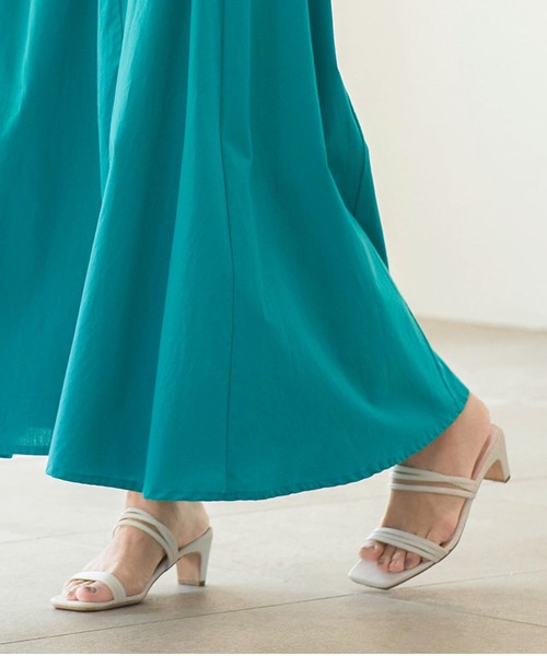 KOBE LETTUCE（コウベレタス）の「スクエアトゥナローストラップミュールサンダル（サンダル・レディース・ブラック/アイボリー/ミント/ラベンダー/グレイッシュベージュ・LL/S/M/L）」の2枚目の写真