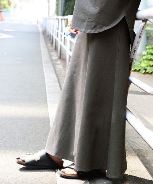 SLOBE IENA（スローブイエナ）の「強撚天竺ロングフレアスカート【ウエストゴム/手洗い可能】◆（スカート・レディース・ブラック/ブラウン・FREE）」の10枚目の写真