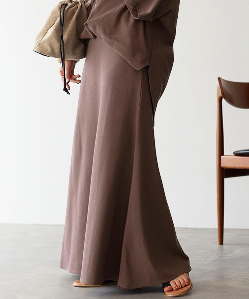 SLOBE IENA（スローブイエナ）の「強撚天竺ロングフレアスカート【ウエストゴム/手洗い可能】◆（スカート・レディース・ブラック/ブラウン・FREE）」の7枚目の写真