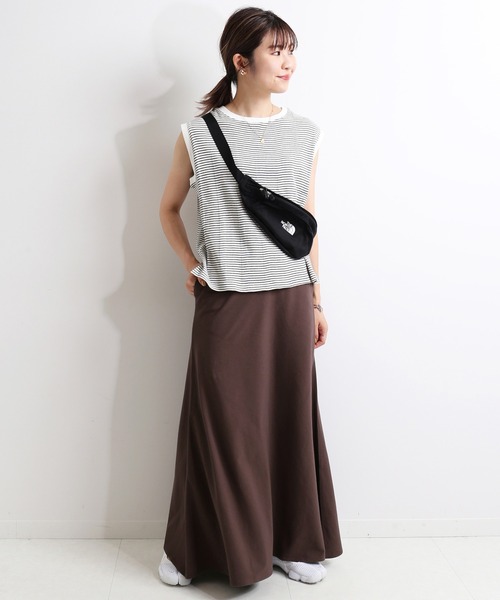 SLOBE IENA（スローブイエナ）の「強撚天竺ロングフレアスカート【ウエストゴム/手洗い可能】◆（スカート・レディース・ブラック/ブラウン・FREE）」の6枚目の写真