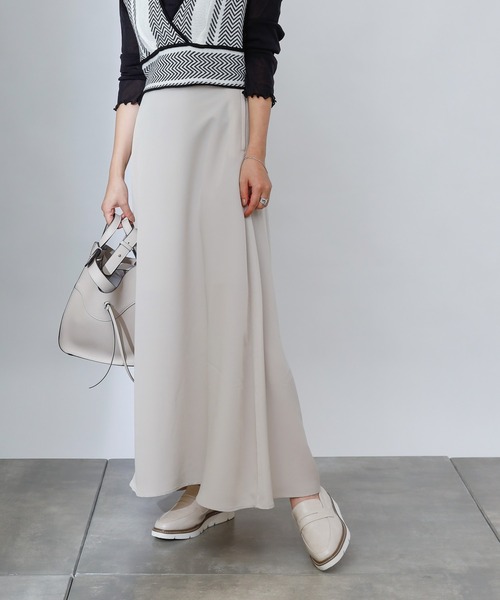 COLONY 2139(コロニートゥーワンスリーナイン)の「マットサテンフレアスカート(スカート・レディース・チャコールグレー/ベージュ/グリーン・MEDIUM/LARGE)」の3枚目の写真