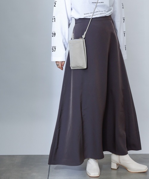 COLONY 2139(コロニートゥーワンスリーナイン)の「マットサテンフレアスカート(スカート・レディース・チャコールグレー/ベージュ/グリーン・MEDIUM/LARGE)」の2枚目の写真