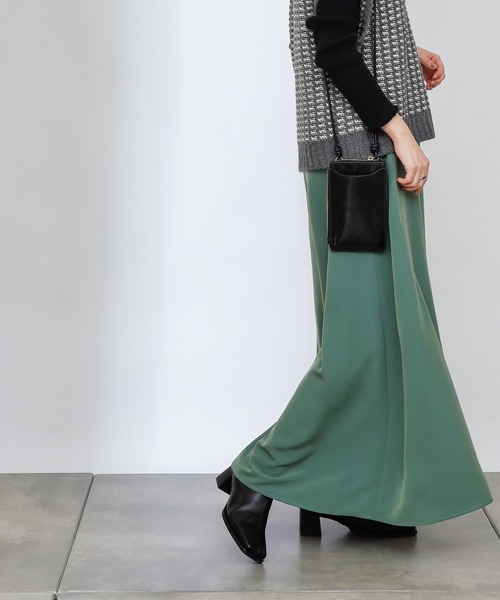 COLONY 2139(コロニートゥーワンスリーナイン)の「マットサテンフレアスカート(スカート・レディース・チャコールグレー/ベージュ/グリーン・MEDIUM/LARGE)」の1枚目の写真