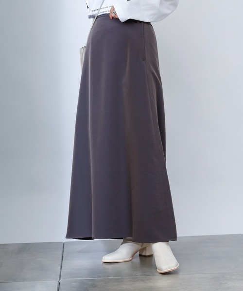 COLONY 2139(コロニートゥーワンスリーナイン)の「マットサテンフレアスカート(スカート・レディース・チャコールグレー/ベージュ/グリーン・MEDIUM/LARGE)」の20枚目の写真