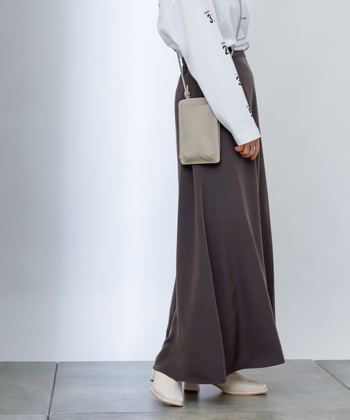 COLONY 2139(コロニートゥーワンスリーナイン)の「マットサテンフレアスカート(スカート・レディース・チャコールグレー/ベージュ/グリーン・MEDIUM/LARGE)」の7枚目の写真