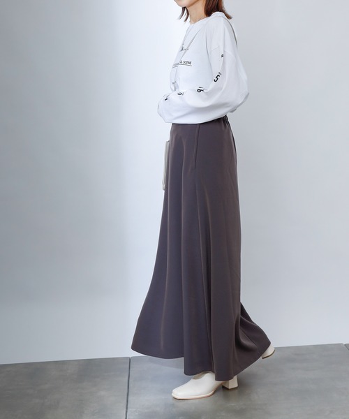 COLONY 2139(コロニートゥーワンスリーナイン)の「マットサテンフレアスカート(スカート・レディース・チャコールグレー/ベージュ/グリーン・MEDIUM/LARGE)」の10枚目の写真