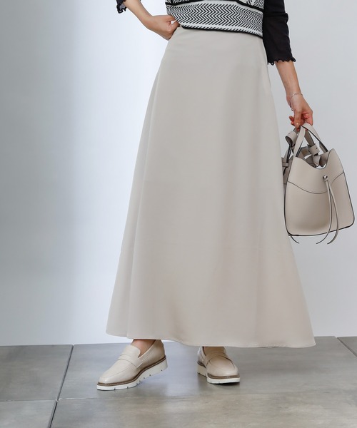 COLONY 2139(コロニートゥーワンスリーナイン)の「マットサテンフレアスカート(スカート・レディース・チャコールグレー/ベージュ/グリーン・MEDIUM/LARGE)」の19枚目の写真