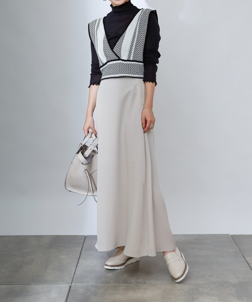 COLONY 2139(コロニートゥーワンスリーナイン)の「マットサテンフレアスカート(スカート・レディース・チャコールグレー/ベージュ/グリーン・MEDIUM/LARGE)」の21枚目の写真