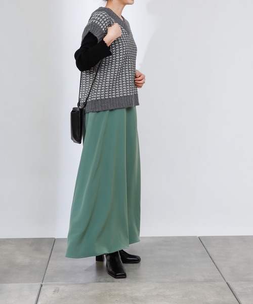 COLONY 2139(コロニートゥーワンスリーナイン)の「マットサテンフレアスカート(スカート・レディース・チャコールグレー/ベージュ/グリーン・MEDIUM/LARGE)」の15枚目の写真