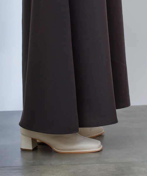 COLONY 2139(コロニートゥーワンスリーナイン)の「マットサテンフレアスカート(スカート・レディース・チャコールグレー/ベージュ/グリーン・MEDIUM/LARGE)」の16枚目の写真