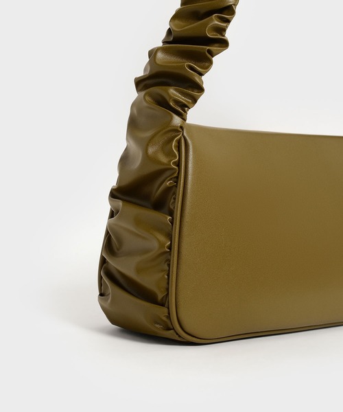 CHARLES & KEITH(チャールズ & キース)の「ライリーラッフルトリム バッグ / Riley Ruffle-Trim Bag(ハンドバッグ・レディース・ダークグリーン/ブラック/オリーブ/クリーム・M)」の20枚目の写真