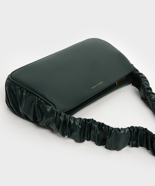 CHARLES & KEITH(チャールズ & キース)の「ライリーラッフルトリム バッグ / Riley Ruffle-Trim Bag(ハンドバッグ・レディース・ダークグリーン/ブラック/オリーブ/クリーム・M)」の16枚目の写真