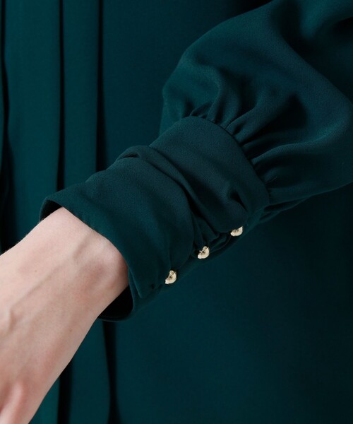 LOVELESS(ラブレス)の「ギャザーネック タックブラウス(シャツ/ブラウス・レディース・オフホワイト/グリーン/ブラック・34/36)」の7枚目の写真