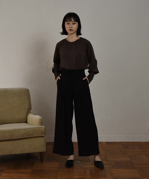 I_am(アイアム)の「tuck design high waist pants(その他パンツ・レディース・ブラック/ブラウン・S/M)」の5枚目の写真