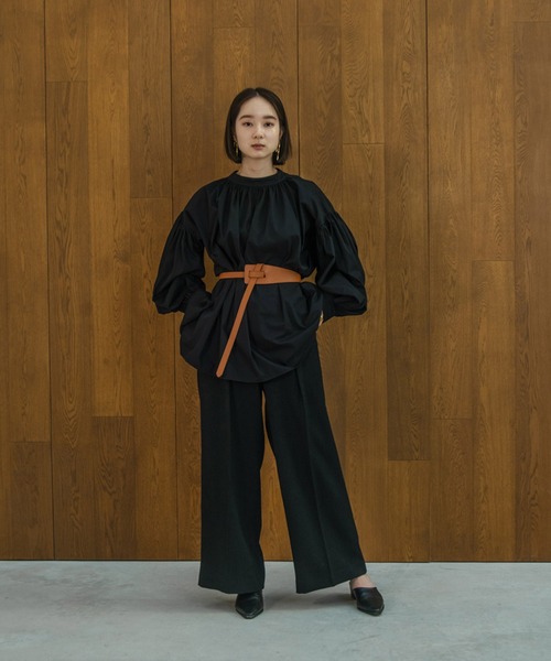 I_am(アイアム)の「tuck design high waist pants(その他パンツ・レディース・ブラック/ブラウン・S/M)」の4枚目の写真