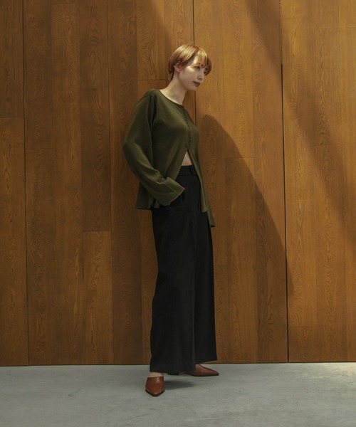 I_am(アイアム)の「tuck design high waist pants(その他パンツ・レディース・ブラック/ブラウン・S/M)」の3枚目の写真