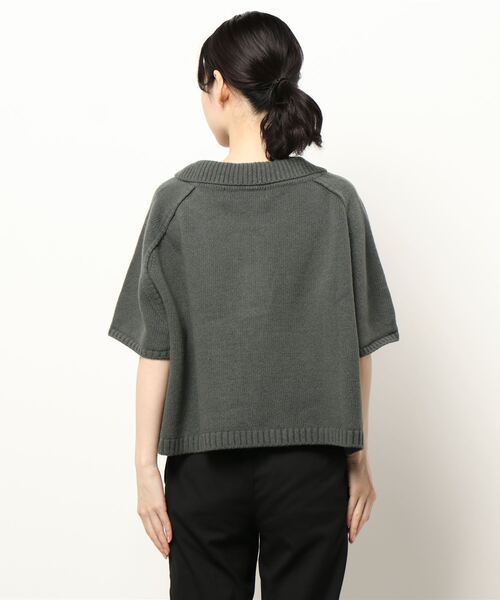 IENA（イエナ）の「【NEARBYME/ニアーバイミー】Collarショートスリーブニット（ニット/セーター・レディース・チャコールグレー・FREE）」の6枚目の写真