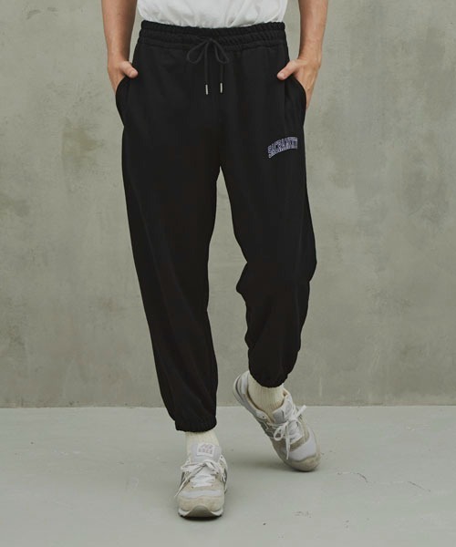 Revo.(レボ)の「280g T/C 裏毛ワンポイントプリント スウェットパンツ(スウェットパンツ・メンズ・ブラック/ホワイト系その他/ライトグレー/グリーン/ネイビー/パープル・LARGE/MEDIUM)」の3枚目の写真