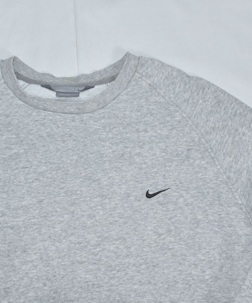 NIKE（ナイキ）の「【ヴィンテージ古着】NIKE/ナイキ SWOOSH 刺繍 クルーネックスウェット（スウェット・メンズ・グレー・XX-LARGE）」の4枚目の写真