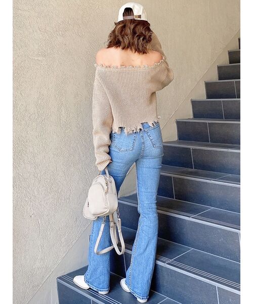 GYDA（ジェイダ）の「グラインダーオフショルニットトップス（ニット/セーター・レディース・オフホワイト/パープル/ベージュ・FREE）」の6枚目の写真