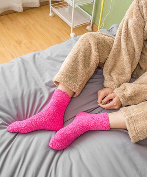 「kakko」(カッコ)の「レディース もこもこあったかソックス靴下(ソックス/靴下・レディース・ブラック/ホワイト/ブラウン/ブルー/レッド/ライトグリーン/スカイブルー/イエロー/ベージュ/ターコイズブルー/ピンク/ベビーピンク/ライトイエロー/グレー/ライトブルー/ライトパープル/ダークグレー/パープル/サックスブルー/サーモンピンク・FREE)」の17枚目の写真