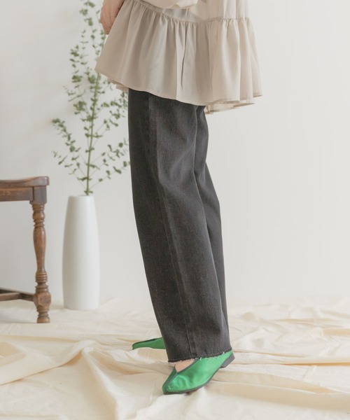 ITEMS URBANRESEARCH(アイテムズ アーバンリサーチ)の「デニムストレートパンツ(デニムパンツ・レディース・アイボリー/インディゴブルー/ブラック・MEDIUM/SMALL)」の5枚目の写真