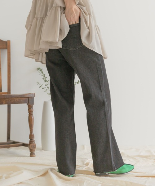 ITEMS URBANRESEARCH(アイテムズ アーバンリサーチ)の「デニムストレートパンツ(デニムパンツ・レディース・アイボリー/インディゴブルー/ブラック・MEDIUM/SMALL)」の6枚目の写真