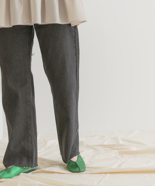 ITEMS URBANRESEARCH(アイテムズ アーバンリサーチ)の「デニムストレートパンツ(デニムパンツ・レディース・アイボリー/インディゴブルー/ブラック・MEDIUM/SMALL)」の8枚目の写真