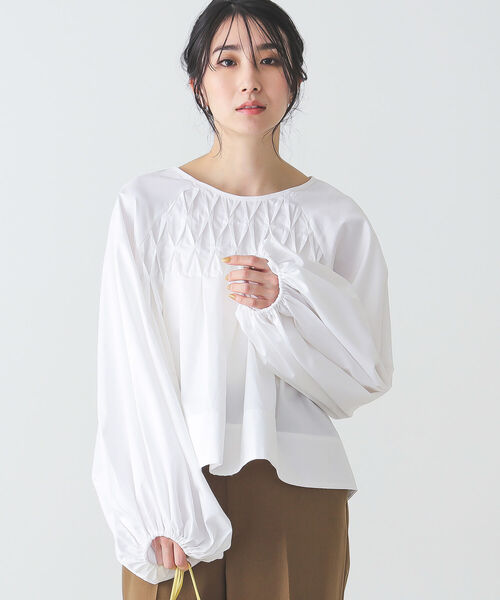 BEAMS LIGHTS（ビームスライツ）の「Devotion TWINS / CRETE スモッキング ブラウス（シャツ/ブラウス・レディース・ホワイト・SMALL）」の2枚目の写真