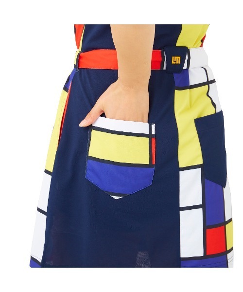 Loudmouth(ラウドマウス)の「LOUDMOUTH/ラウドマウス ゴルフウェア 吸汗速乾 UVカット 切替 ノースリーブワンピース(ワンピース・レディース・ホワイト×ブラック/ネイビー系/その他・L/S/M)」の5枚目の写真