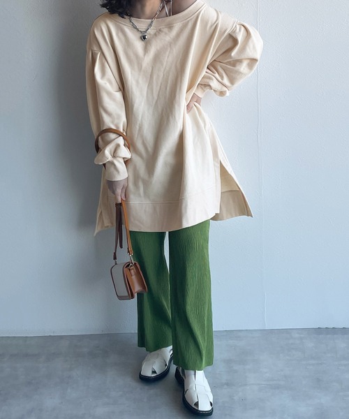 w closet(ダブルクローゼット)の「ワイドネックオーバースウェット(スウェット・レディース・ブルー/アイボリー/スモークピンク・FREE)」の18枚目の写真