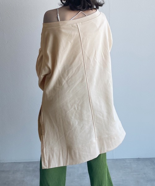 w closet(ダブルクローゼット)の「ワイドネックオーバースウェット(スウェット・レディース・ブルー/アイボリー/スモークピンク・FREE)」の21枚目の写真