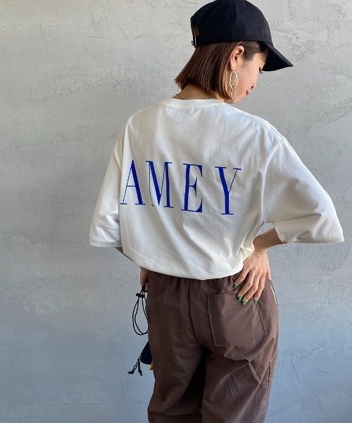 AMERICANA（アメリカーナ）の「【LaLa Begin 8・9月号掲載】[Americana×JEANS FACTORY/アメリカーナ×ジーンズファクトリー] 別注 ビッグシルエット バックプリントTシャツ（Tシャツ/カットソー・レディース・ホワイト/ピンク/ナチュラル/チャコール・ONE SIZE）」の2枚目の写真