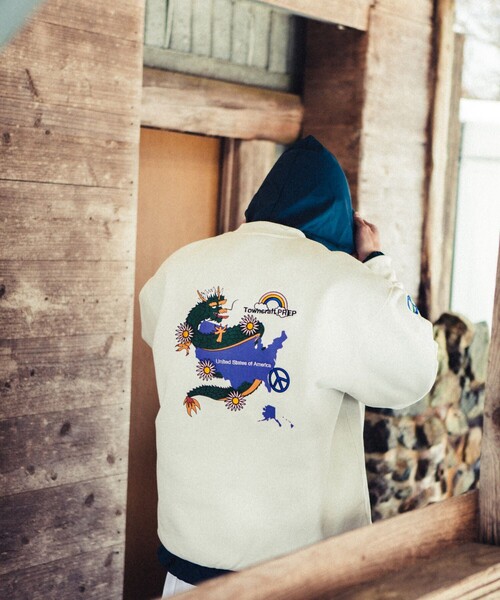 TOWNCRAFT(タウンクラフト)の「Towncraft PREP/タウンクラフトプレップ Mix Motif Crewneck Sweat /ミックスモチーフ クルーネック スウェット(スウェット・メンズ・ホワイト/ブラック/サックスブルー・MEDIUM/LARGE)」の4枚目の写真