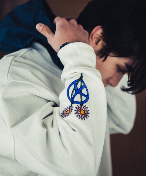 TOWNCRAFT(タウンクラフト)の「Towncraft PREP/タウンクラフトプレップ Mix Motif Crewneck Sweat /ミックスモチーフ クルーネック スウェット(スウェット・メンズ・ホワイト/ブラック/サックスブルー・MEDIUM/LARGE)」の5枚目の写真