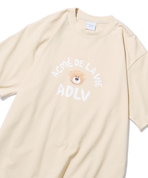 acme de la vie(アクメドラビ)の「Acme de la vie/アクメドラビ TEDDY BEAR (BEAR DOLL) SHORT SLEEVE T-SHIRT 半袖Tシャツ バックプリントT(Tシャツ/カットソー・メンズ・スカイブルー/ブラック/ベージュ・2/1)」の2枚目の写真