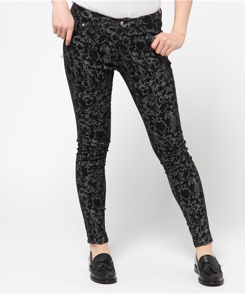 AZUL by moussy（アズールバイマウジー）の「A Perfect Skinny(モノトーンフラワー)（その他パンツ・レディース・ホワイト系その他/ブラック系その他・X-SMALL/MEDIUM/SMALL/LARGE）」の2枚目の写真