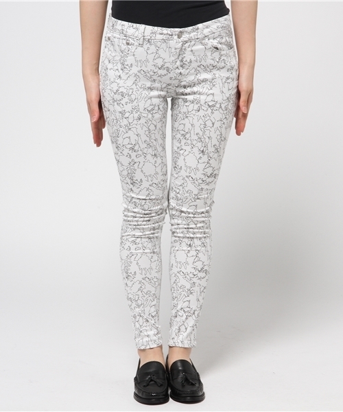 AZUL by moussy（アズールバイマウジー）の「A Perfect Skinny(モノトーンフラワー)（その他パンツ・レディース・ホワイト系その他/ブラック系その他・X-SMALL/MEDIUM/SMALL/LARGE）」の3枚目の写真