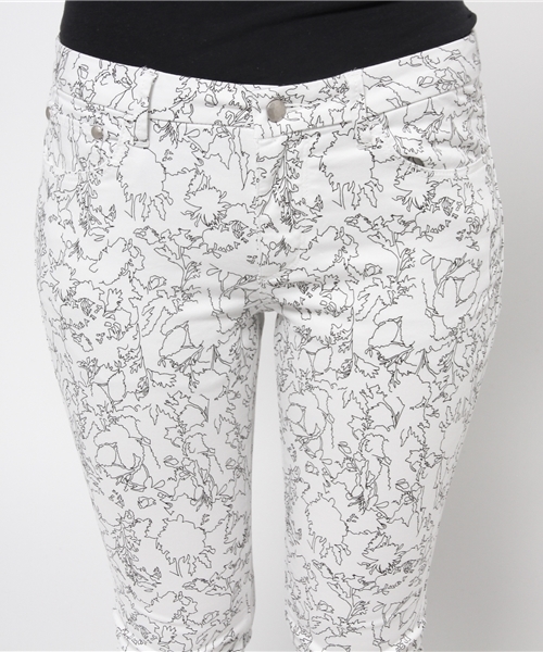 AZUL by moussy（アズールバイマウジー）の「A Perfect Skinny(モノトーンフラワー)（その他パンツ・レディース・ホワイト系その他/ブラック系その他・X-SMALL/MEDIUM/SMALL/LARGE）」の6枚目の写真