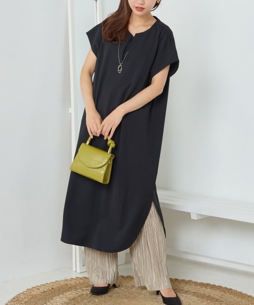 OMNES(オムネス)の「梨地ストレッチツイルフレンチスリーブワンピース(ワンピース・レディース・ブラック/ベージュ/パープル/ブラウン・FREE)」の1枚目の写真