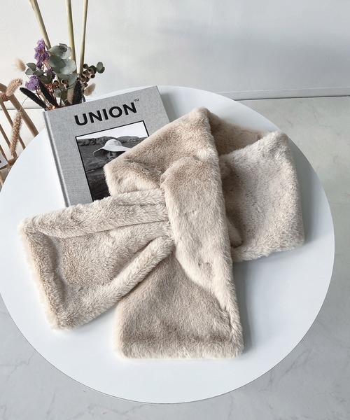 AS KNOW AS plus（アズノゥアズプラス）の「♪エコファーマフラー（マフラー・レディース・チャコールグレー/アイボリー/モカ/ダークブルー/グレイッシュベージュ/ブラック・FREE）」の5枚目の写真