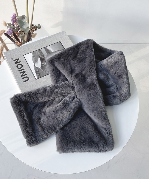 AS KNOW AS plus（アズノゥアズプラス）の「♪エコファーマフラー（マフラー・レディース・チャコールグレー/アイボリー/モカ/ダークブルー/グレイッシュベージュ/ブラック・FREE）」の4枚目の写真