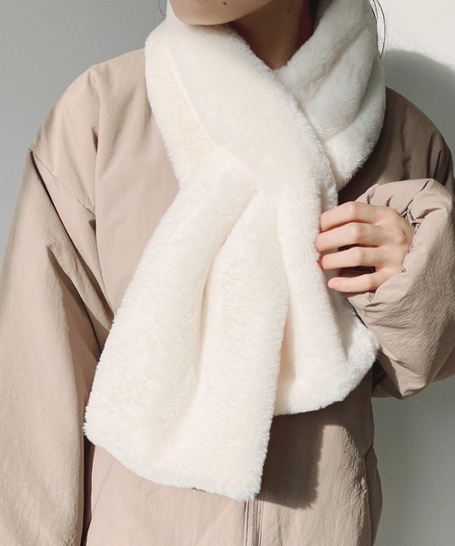 AS KNOW AS plus（アズノゥアズプラス）の「♪エコファーマフラー（マフラー・レディース・チャコールグレー/アイボリー/モカ/ダークブルー/グレイッシュベージュ/ブラック・FREE）」の7枚目の写真